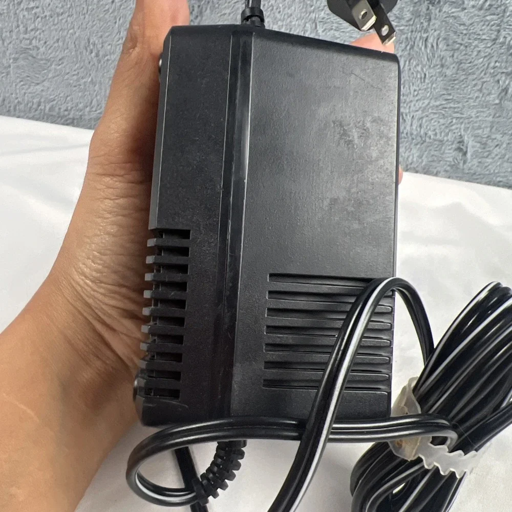 ARCHER AC ADAPTOR INPUT 120 V AC 60HZ 25W OUTPUT 12 V DC IA CAT. NO.‎ 273-1653
